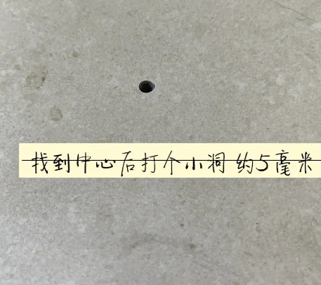 三水瓷砖空鼓维修公司专业解答在瓷砖铺贴过程中，如果砂料搅拌不均匀，将会带来以下问题