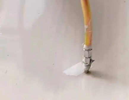 三水瓷砖空鼓维修公司专业解答在瓷砖铺贴过程中，如果使用的砂料过粗（如全部使用了粗砂），可能会导致以下问题