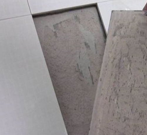 三水瓷砖空鼓维修公司分享瓷砖铺贴时如果打浆（即涂抹在瓷砖背面和基层上的砂浆或瓷砖胶）过少，会带来以下问题